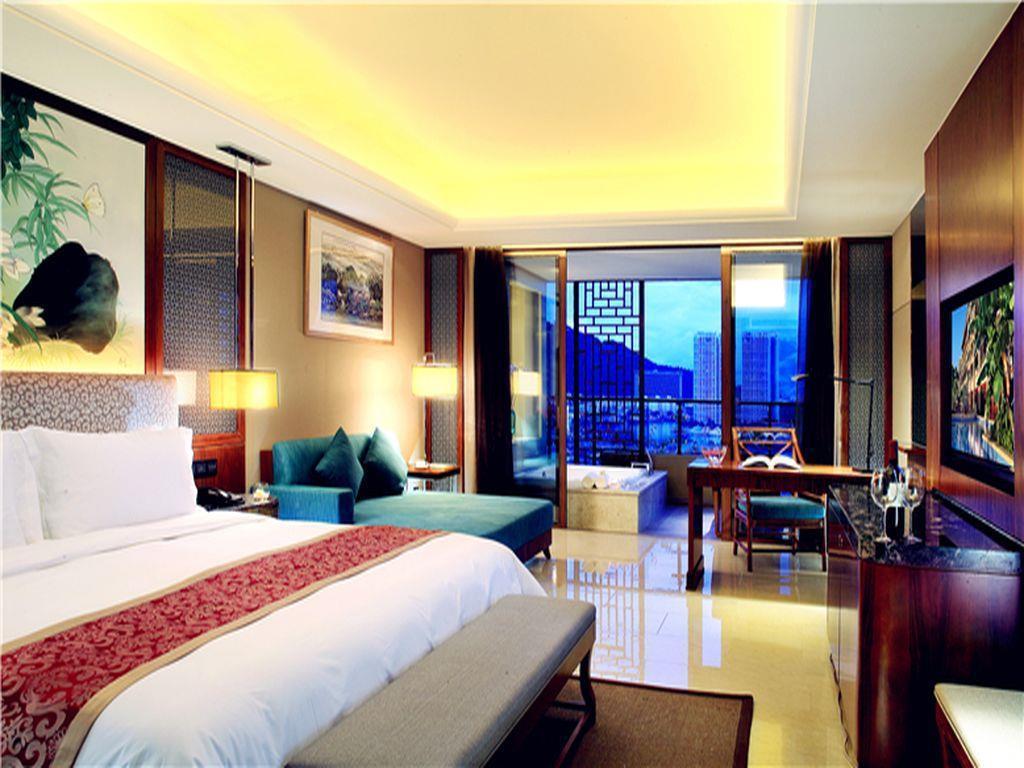 Four Seasons Ocean Courtyard Hotel سانيا المظهر الخارجي الصورة