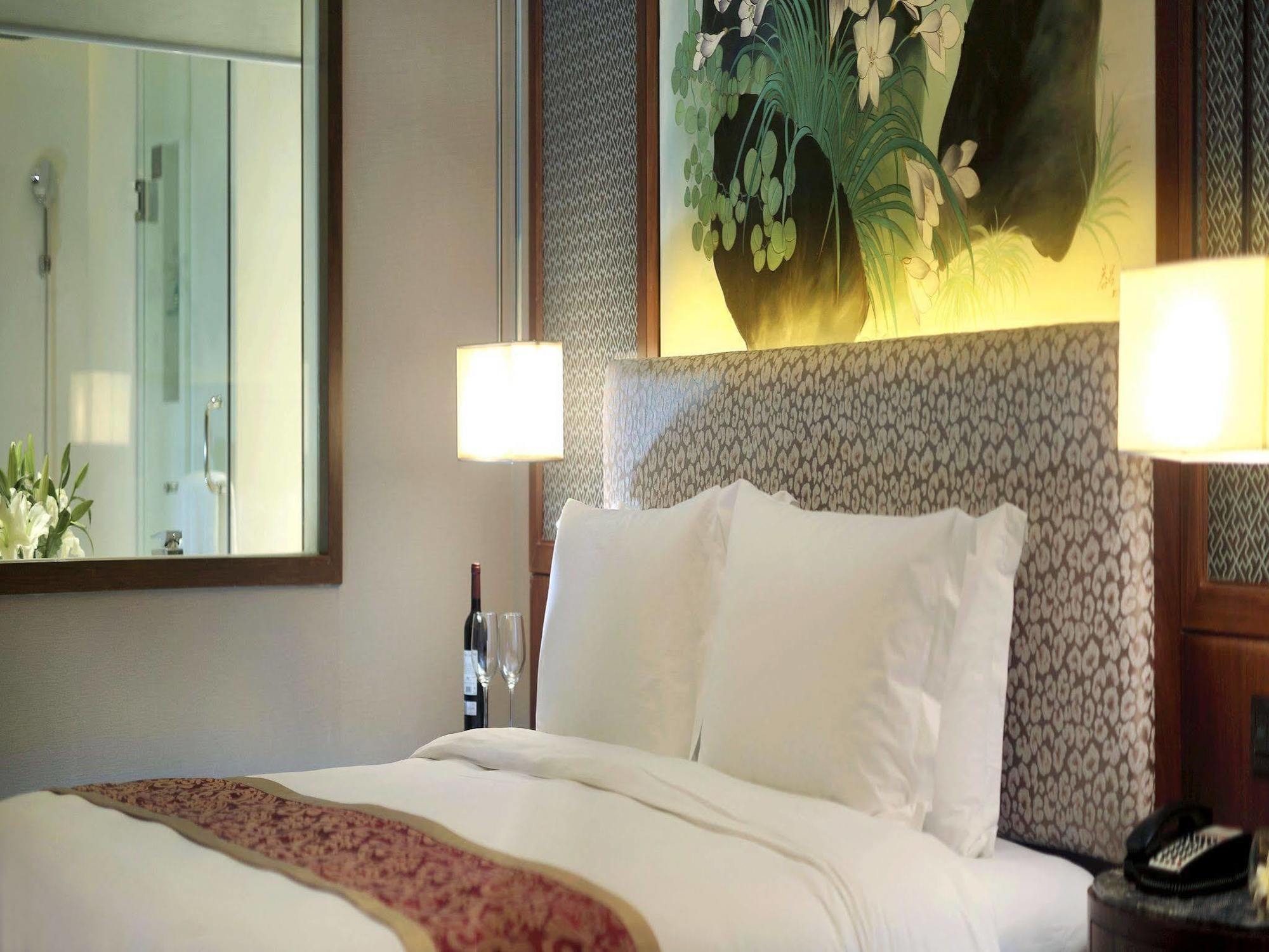 Four Seasons Ocean Courtyard Hotel سانيا المظهر الخارجي الصورة